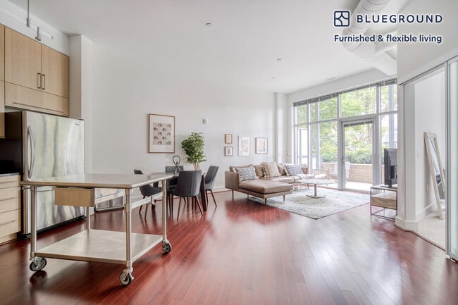 Building Photo - 8210 Crestwood Heights Dr