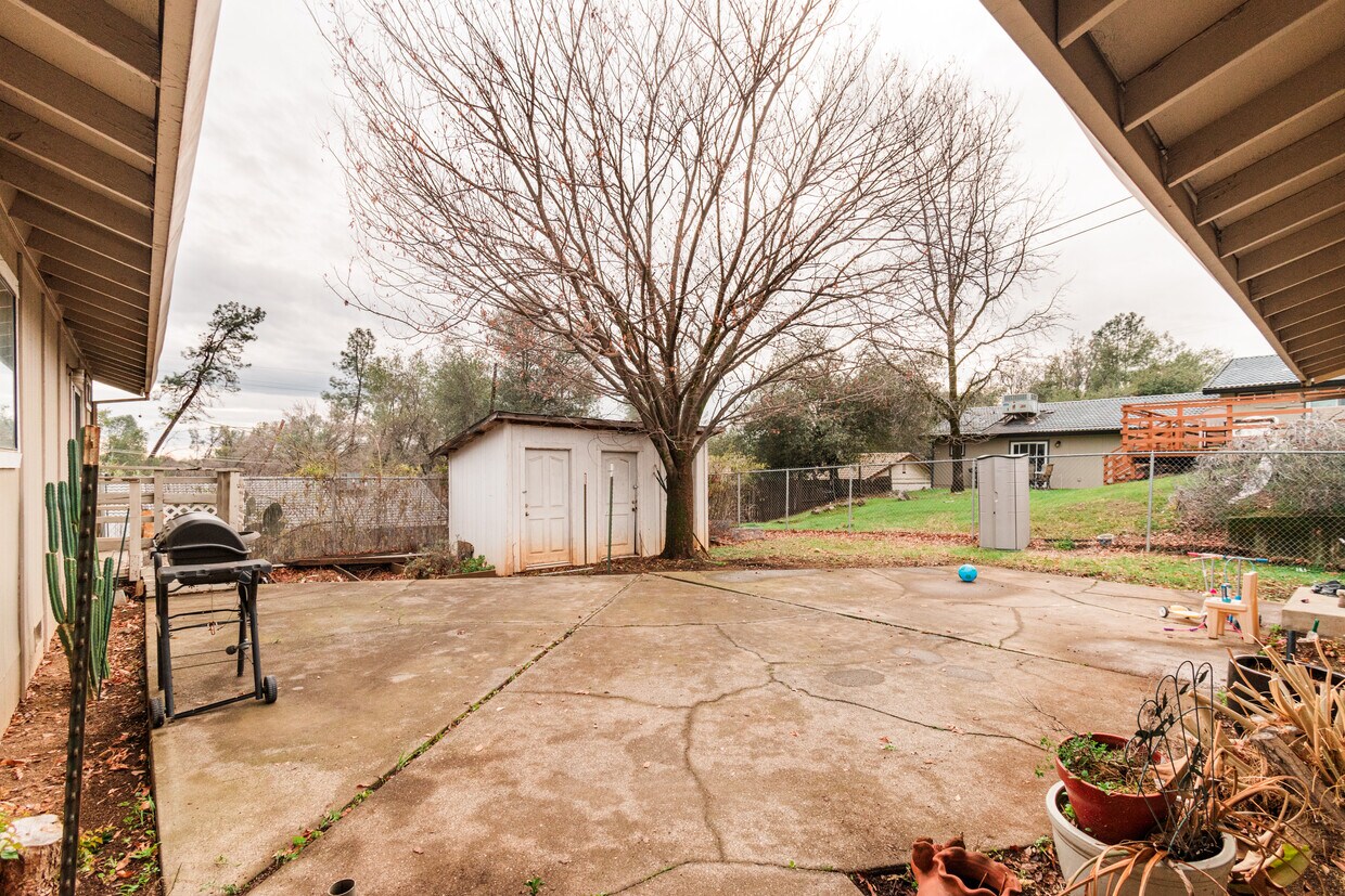 Primary Photo - 2104 Rosamond Ave