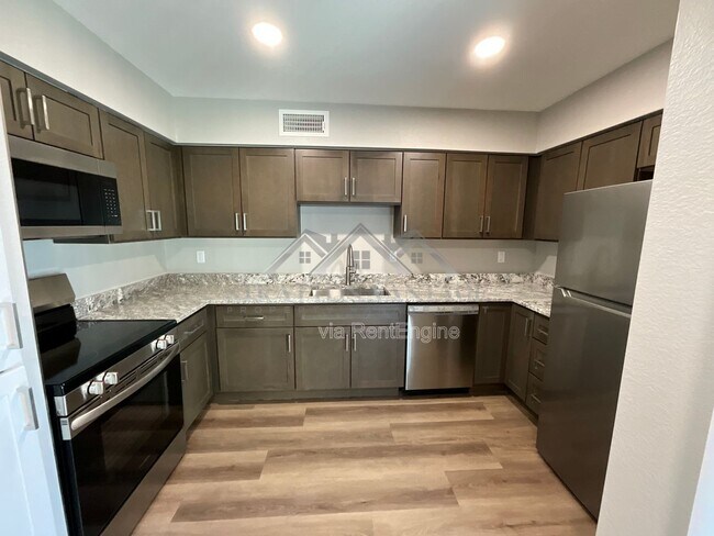 Building Photo - 2104 E Eugie Terrace