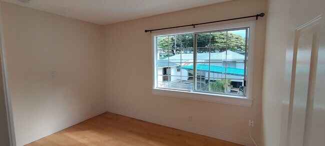 Building Photo - Mahana Street