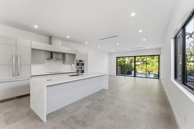 Foto del edificio - 2840 SW 32nd Ct