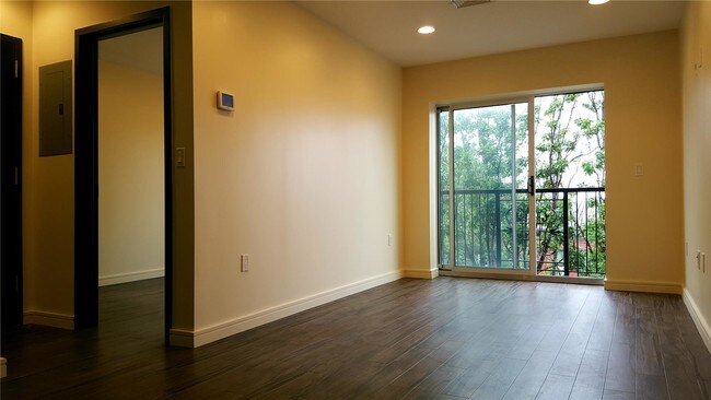 Building Photo - 603 4th Ave