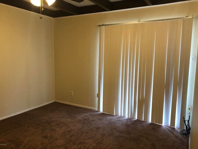 Building Photo - FOR RENT | 2 Bed, 2 Bath Upstairs  Apartment Unit