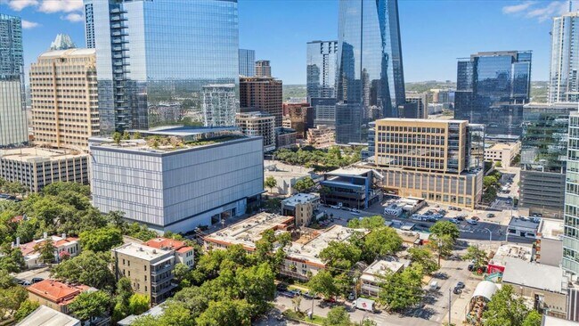 Foto del edificio - 505 W 7th St