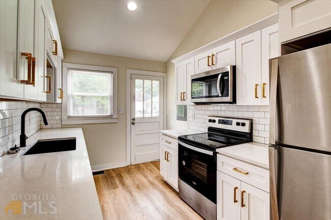 Foto del edificio - 196 Amy St