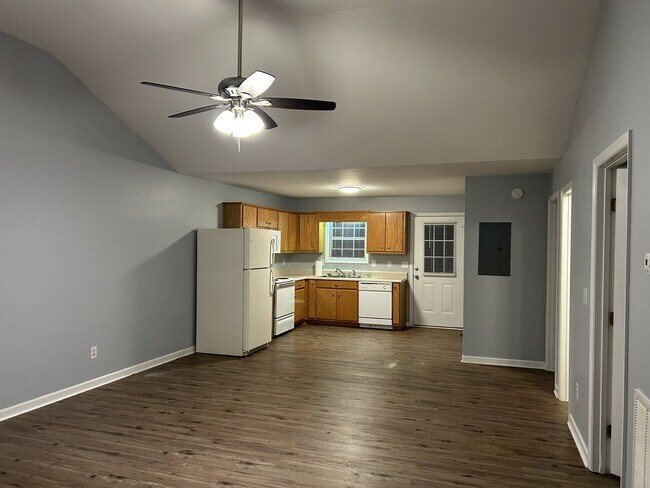 Building Photo - 79 Farm View Cir