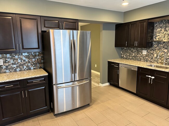 Kitchen - 50 Blue Jay Dr
