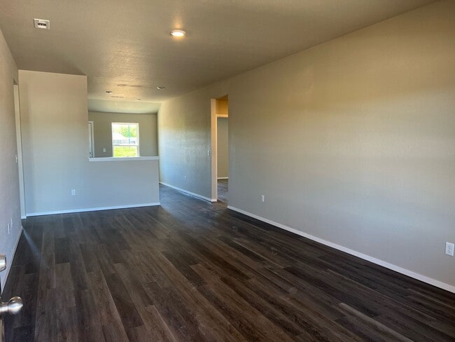 Building Photo - 812 W Tanner Dr