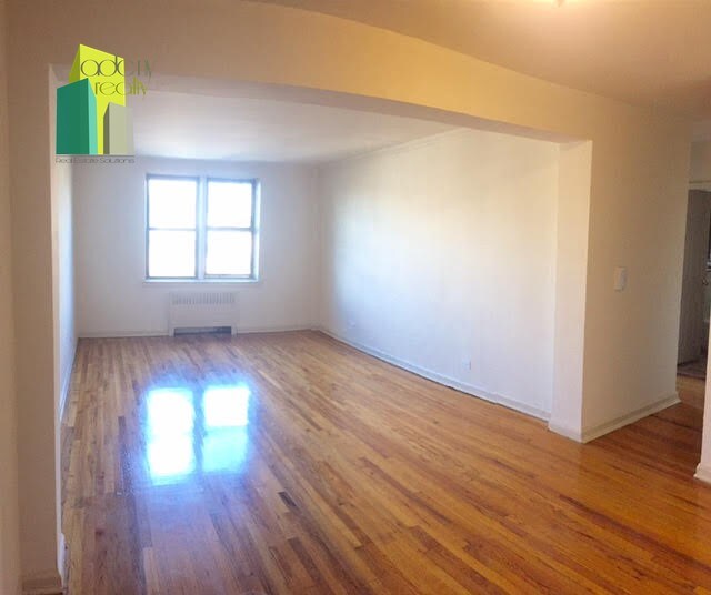 Primary Photo - 1549 Townsend Ave