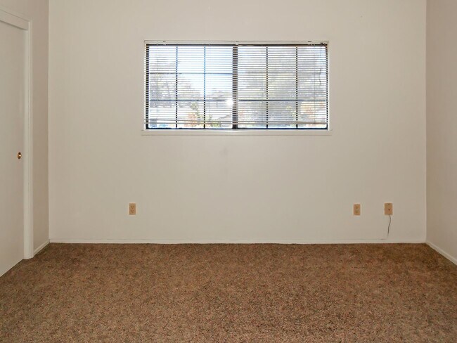 Building Photo - 936 W Perdew Unit A - Lease out for Signin...