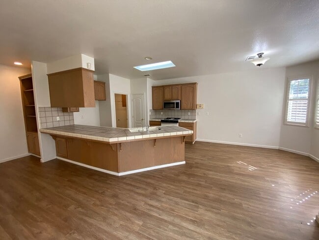 Building Photo - Lovely home for rent in a nice neighborhoo...