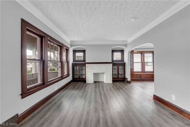 Building Photo - 10123 Greenview Ave