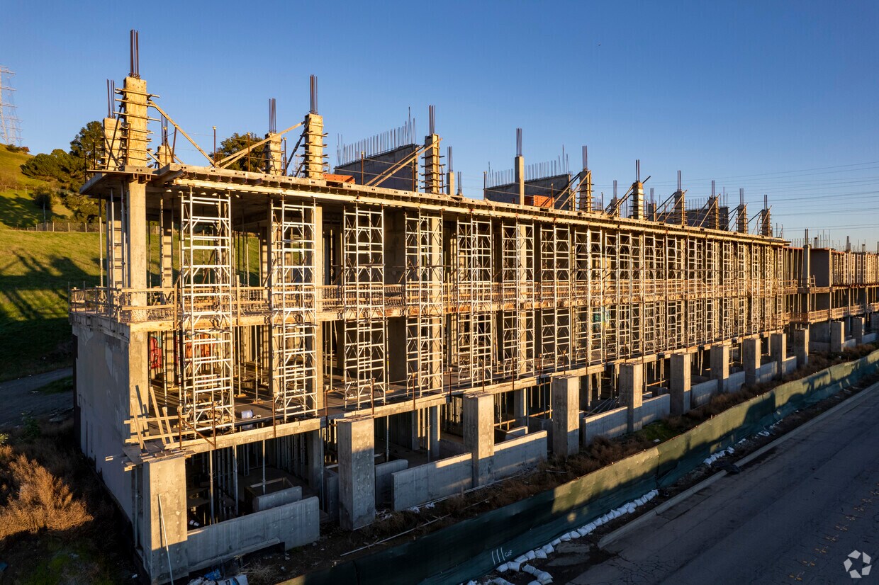 Mission Hills Square Apartments in Fremont, CA