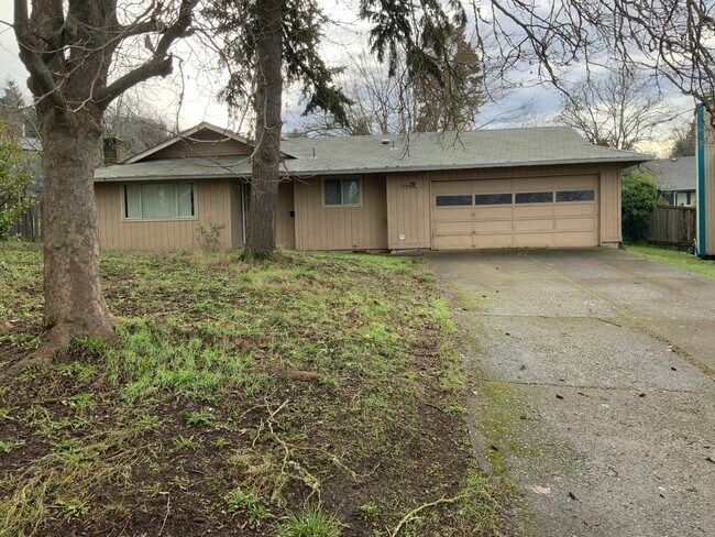 Building Photo - 3 Bedroom House in Springfield