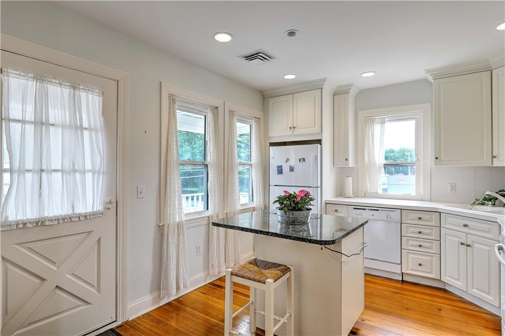 228 County Rd, Barrington, RI 02806 Room for Rent in Barrington, RI