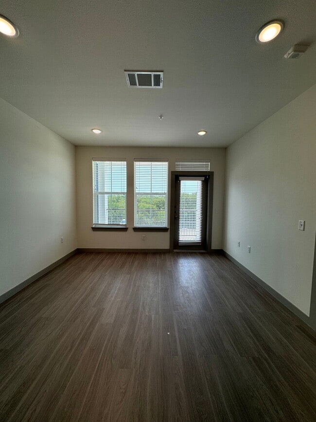 Foto del edificio - 12000 Christopher St