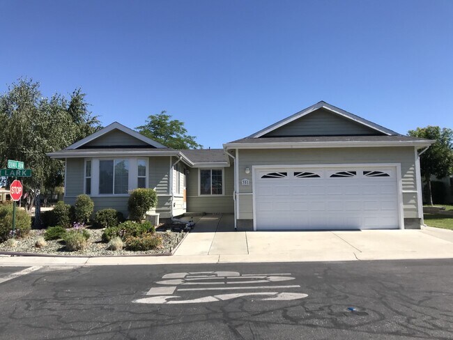 Building Photo - 351 Lark Dr