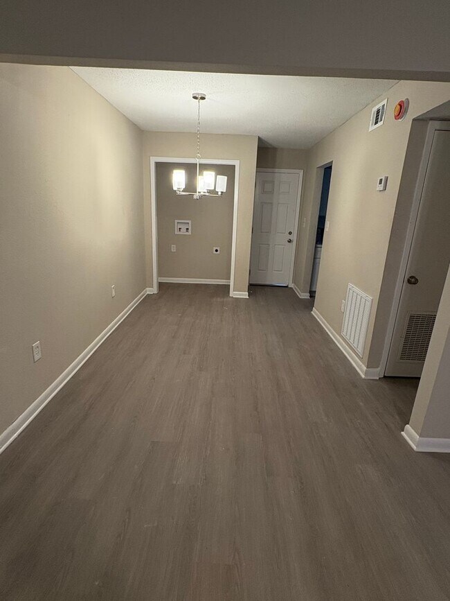 Building Photo - 102 Ellis Dr