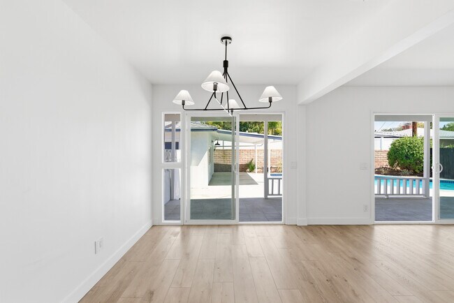 Foto del edificio - 16257 Los Alimos St