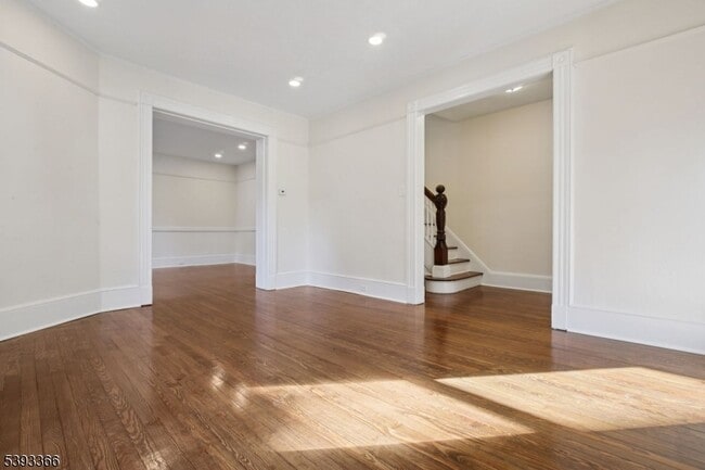 Building Photo - 20 Kent Pl Blvd