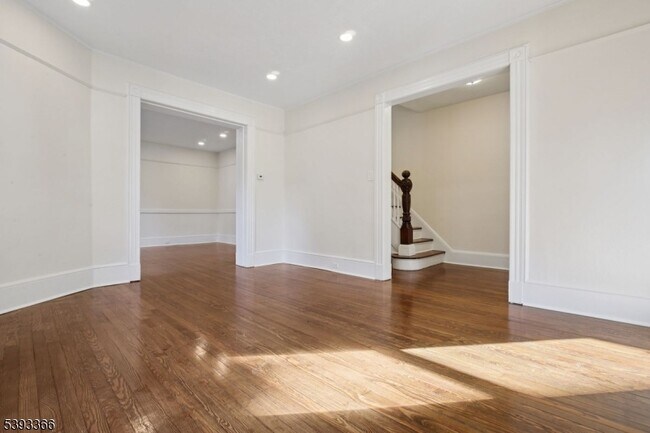 Foto del edificio - 20 Kent Pl Blvd