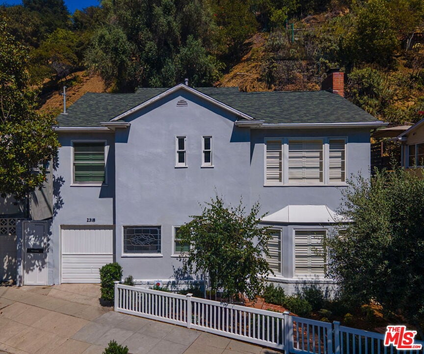Primary Photo - 2318 Canyon Dr