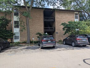 Building Photo - 5529 E Lake Dr