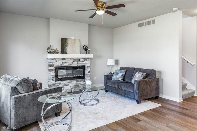 Building Photo - 3 br, 2.5 bath House - 16606 Mill Pond Dr