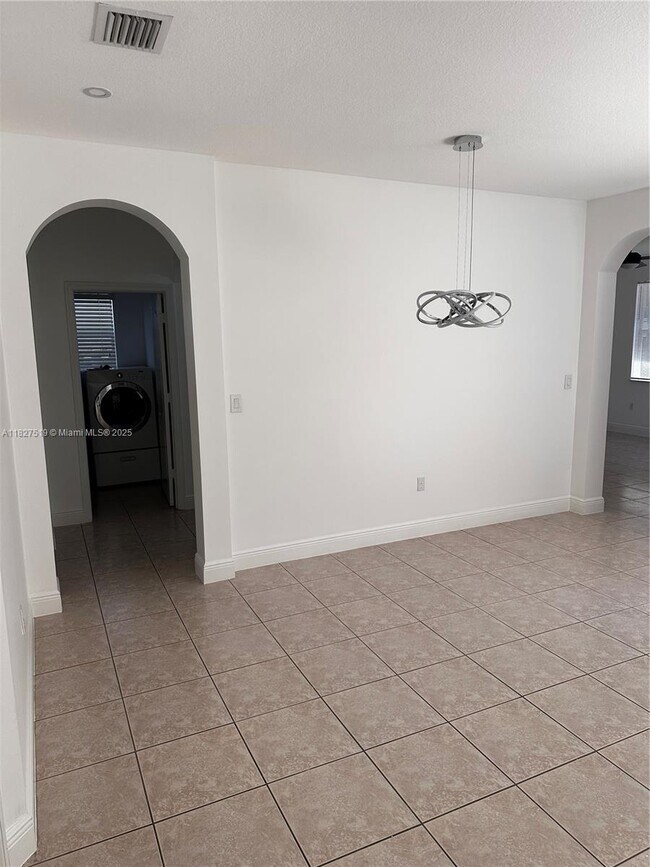 Foto del edificio - 5060 SW 159th Ave