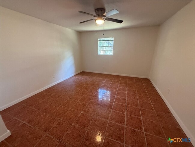 Building Photo - 560 Wickford Way