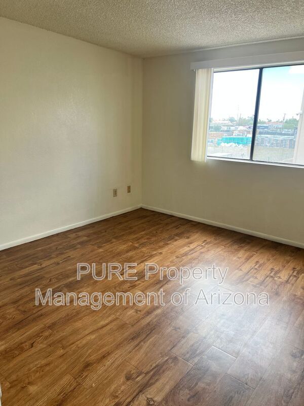 Foto del edificio - 231 E 2nd Ave