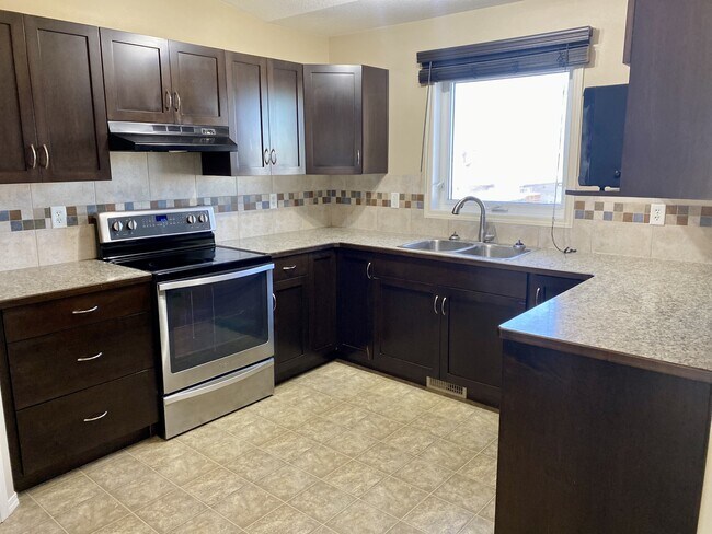 Photo du bâtiment - 755 Mt Sundance Ln W