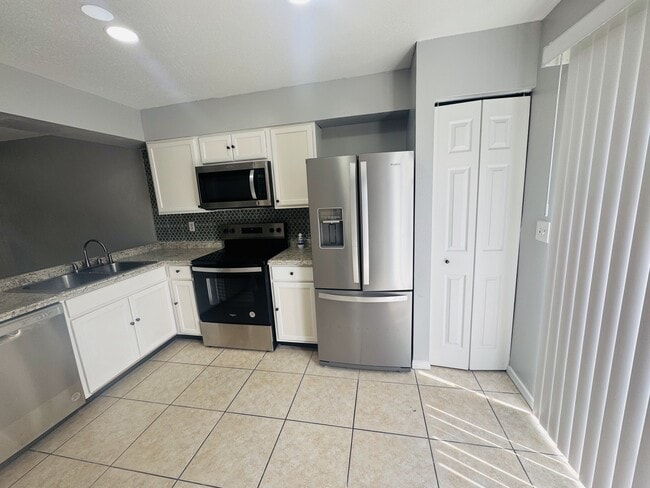 Building Photo - 3130 Enclave Ct