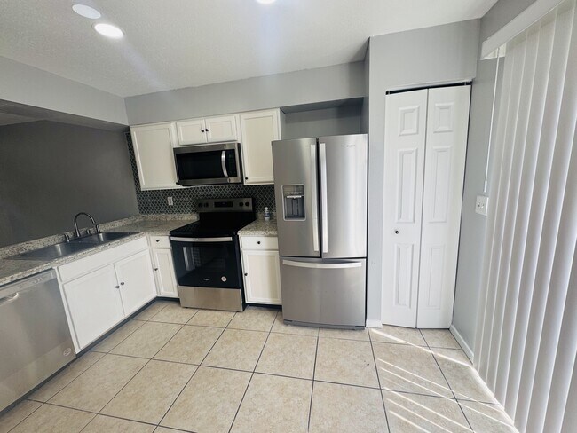 Foto del edificio - 3130 Enclave Ct