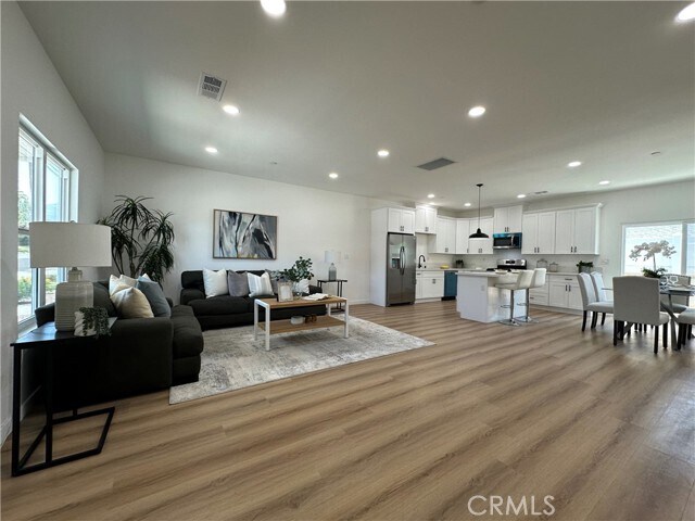 Foto del edificio - 8249 Red Hill Country Club Dr