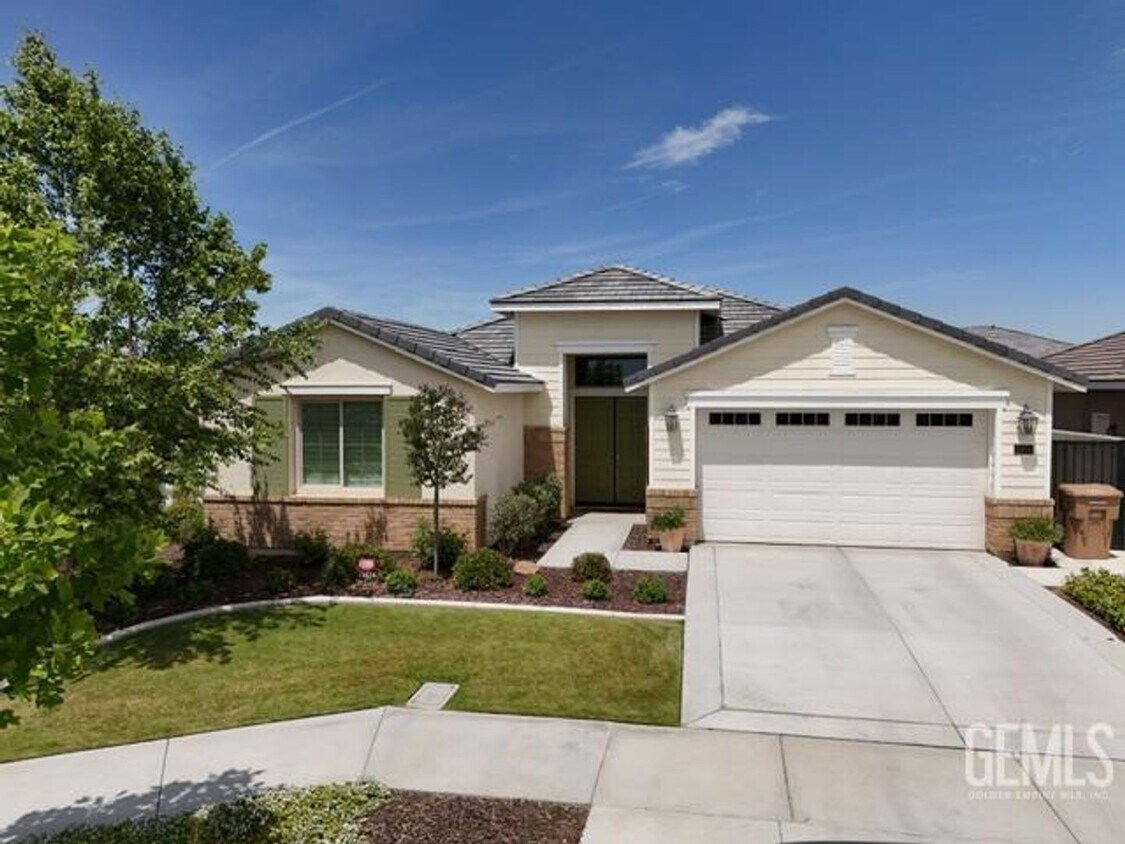Primary Photo - Beautiful 3 Bedroom / 2 Bathroom House in ...