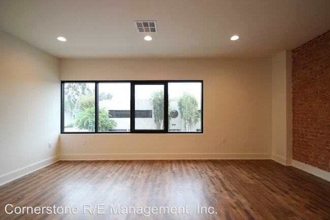 Building Photo - 897-899 N Fair Oaks Ave