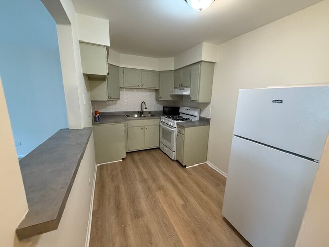 Building Photo - 1039 College Ave