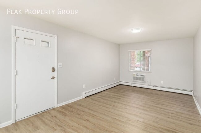 Building Photo - 639 Riverview Dr