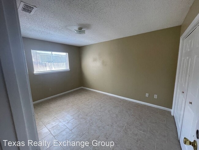 Building Photo - 4 br, 2 bath House - 7429 Piper