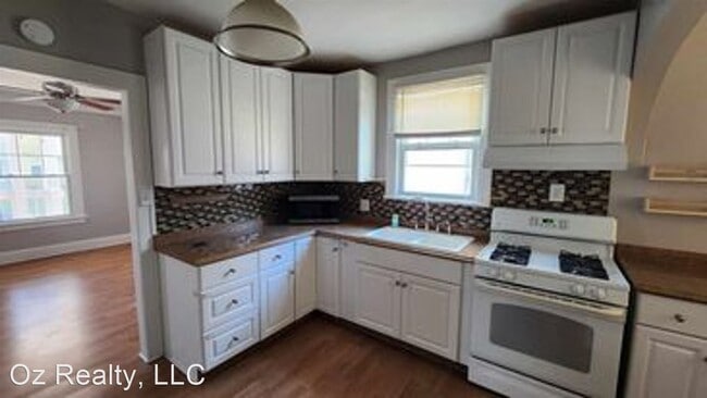 Building Photo - 3 br, 1 bath House - 4045 Kingsbury Ave
