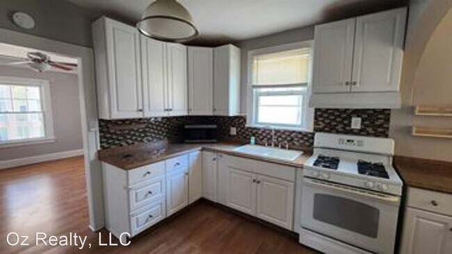 Foto del edificio - 3 br, 1 bath House - 4045 Kingsbury Ave