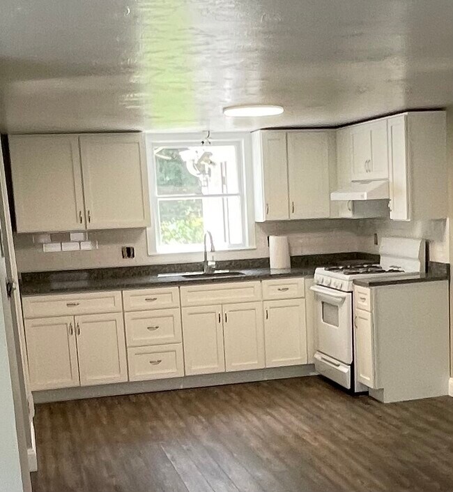 Foto del edificio - 174 1/2 Lakeview Ave