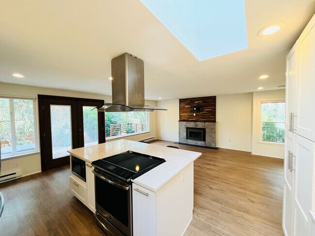 Foto del edificio - Tastefully Remodeled Bungalow, Just 2 Blocks From the Seattle/BI Ferry!