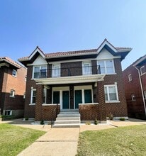 Building Photo - 4919-4921-4921 Lindenwood Ave