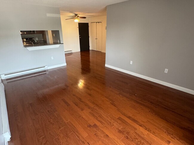 Building Photo - Renovated Two-Bedroom Condo In Manchester