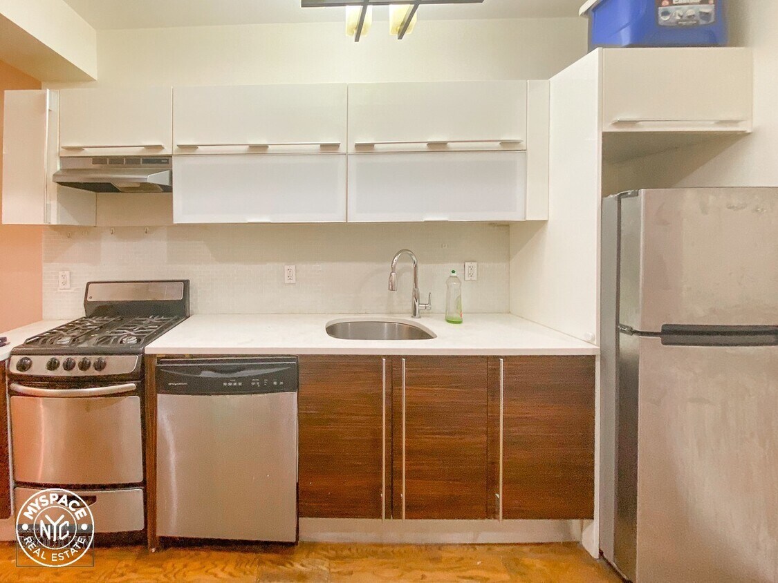 Primary Photo - 11A Menahan St