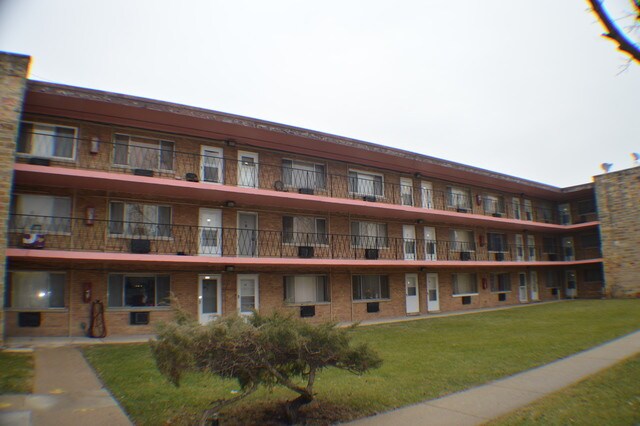 Primary Photo - 6426 N Ridge Blvd