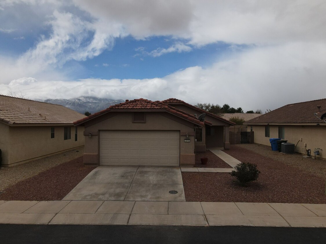 Foto principal - 3BD/2BA/2CG 1128 sf in Holiday at Pueblo D...