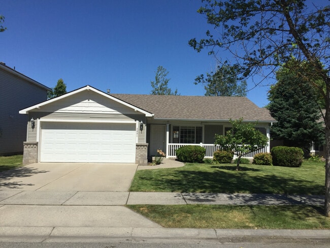 Building Photo - 2881 W Versailles Dr